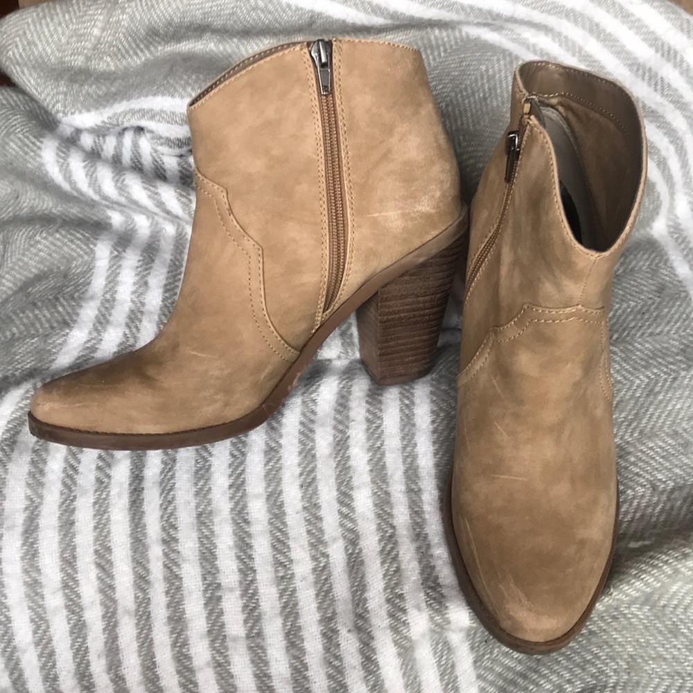 Dolce Vita DV8 Carling ankle boot western tan chic